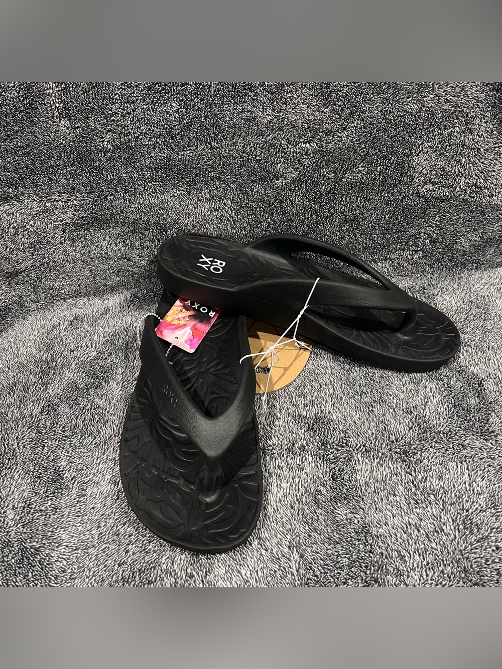 Roxy Women's Island Lyfe flip flops in black size 11